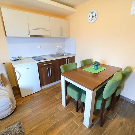 Almax Aparthotel 2*
